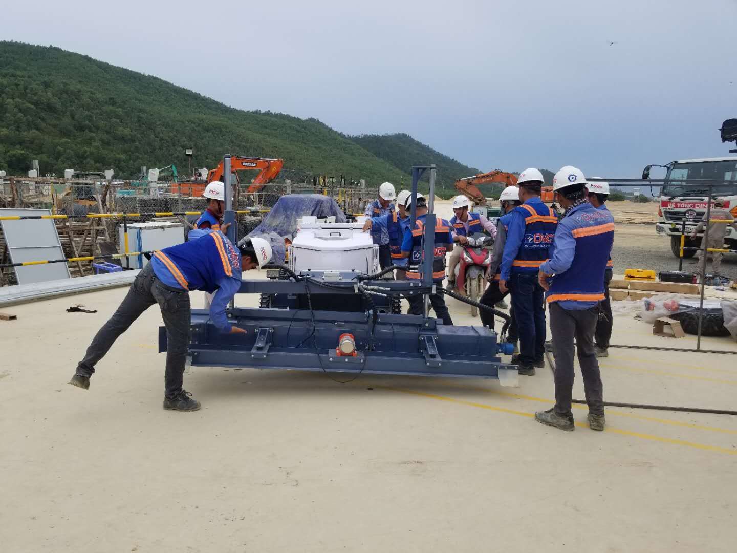 Vanse YZ28-4S Concrete Laser Leveling Earns High Reputation From Vietnam Customer 3 f86bdca1fbf1a73cc8425820e6e83f2