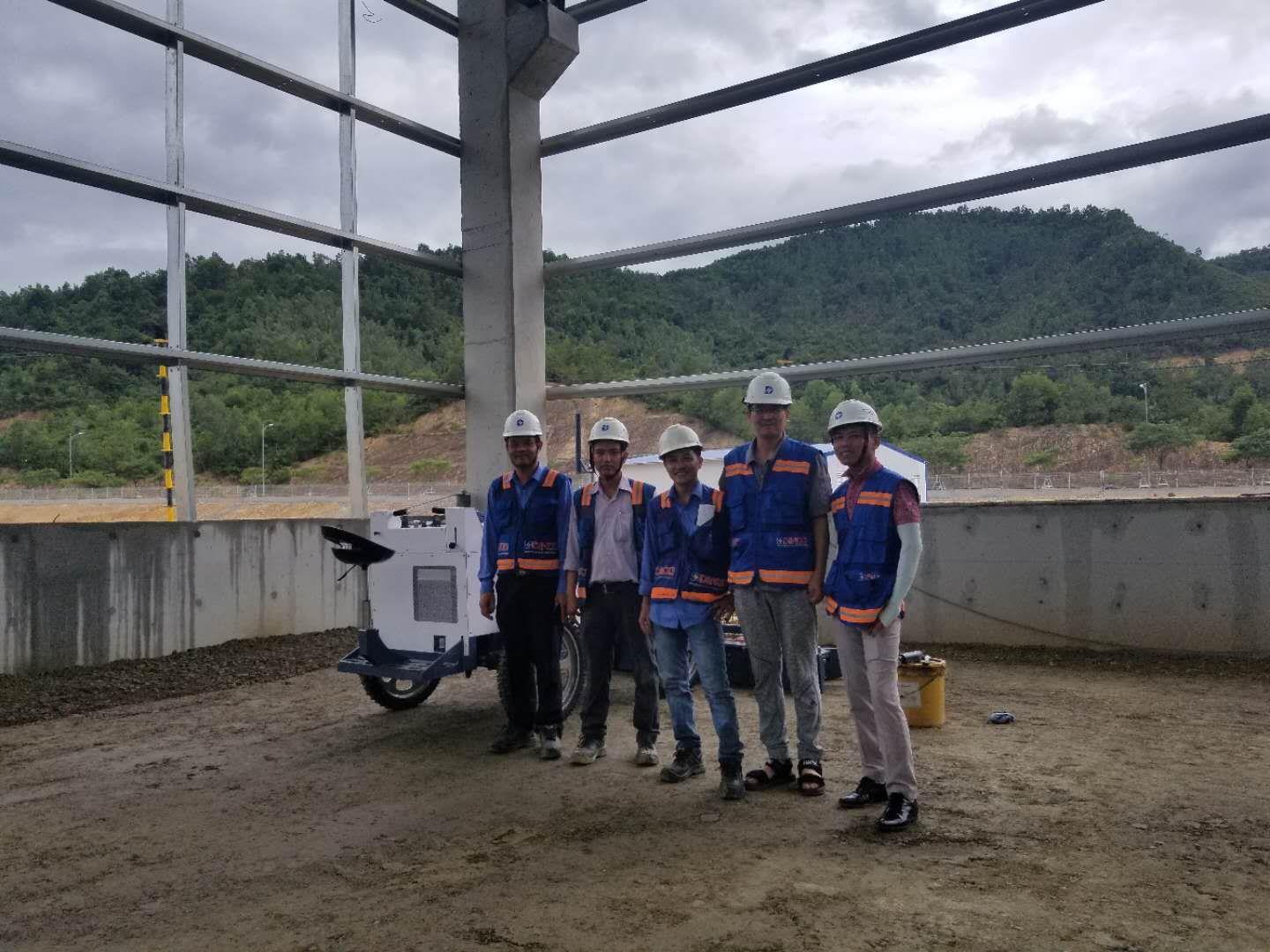 Vanse YZ28-4S Concrete Laser Leveling Earns High Reputation From Vietnam Customer 4 cc070d07577efbb14af9ed3ea3fd82f