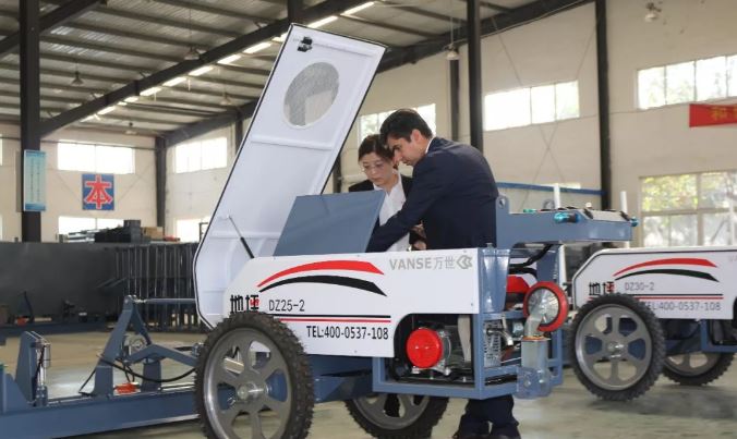 Warmly Welcome To Iranian Customers To Visit Shandong Vanse Machinery Inspection Laser Leveling Machine Products 2 image