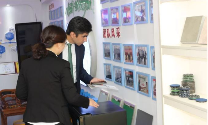 Warmly Welcome To Iranian Customers To Visit Shandong Vanse Machinery Inspection Laser Leveling Machine Products 6 image