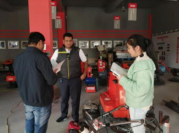WARMLY WELCOME TO INDIAN CUSTOMERS TO VISIT SHANDONG VANSE MACHINERY EXHIBITION HALL INSPECTION LASER LEVELING MACHINE PRODUCTS 4 image