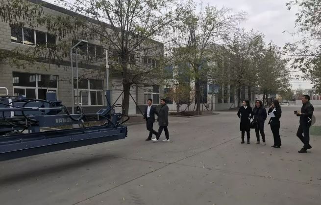 Visiting, Warmly Welcome Two Foreign Guests At The Same Time To Shandong Vanse Machinery To Inspect. 5 image