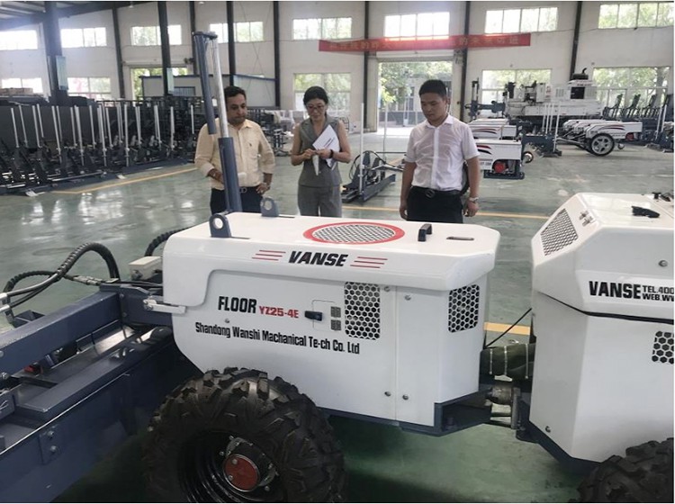 Welcome Indian Customer To Visit The Laser Leveling Machine 2 02