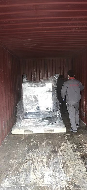 On December 20th, the YZ28-4S laser levelling machine produced Shandong Vanse Machinery Technology Co., Ltd. was centrally loaded and exported to Canada. 1 yz28-4s-6