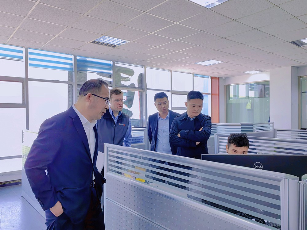 UK Clients Come To VANSE Group To Visit Factories And Sign Cooperation Agreements 3 08