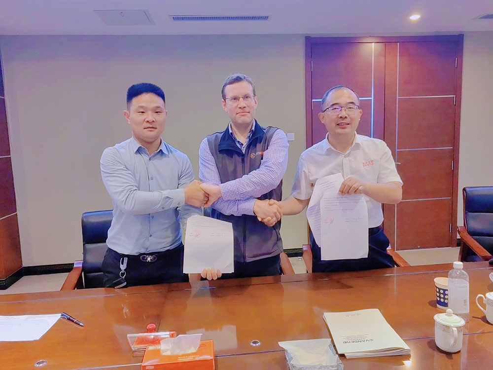 UK Clients Come To VANSE Group To Visit Factories And Sign Cooperation Agreements 7 07