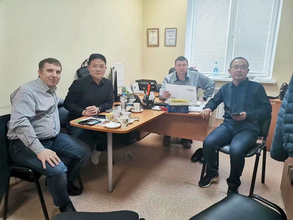 The chairman of vanse group signed a cooperation agreement with a russian customer 2 news-1000-750
