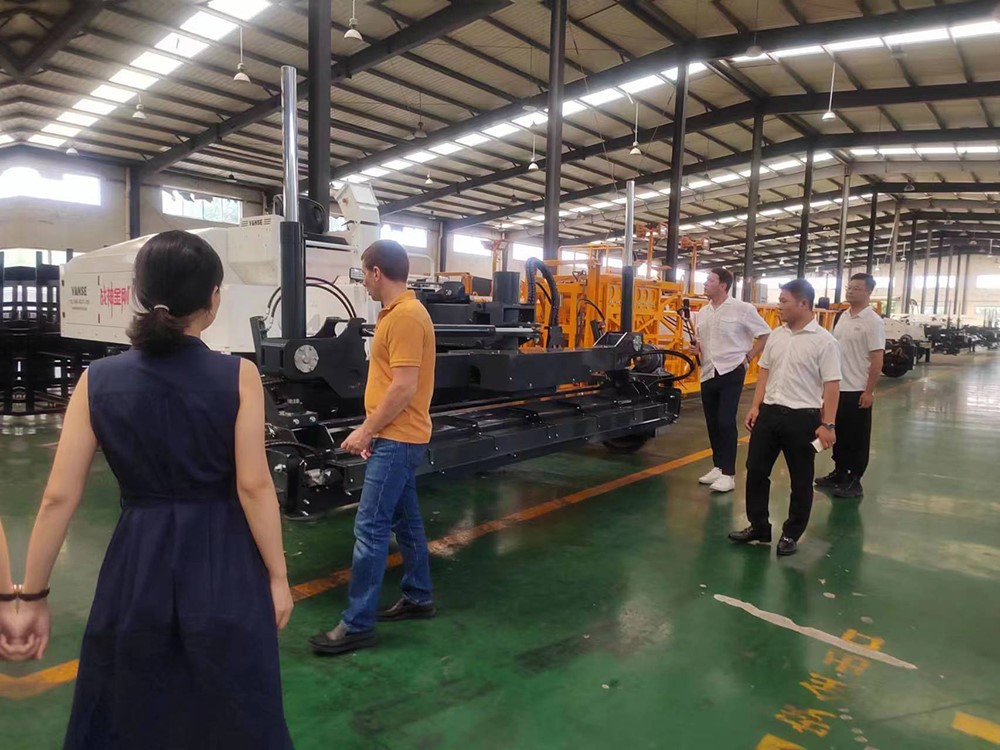 Uzbekistan clients visiting our factory,deepen cooperation and exchange promoting business development 3 04