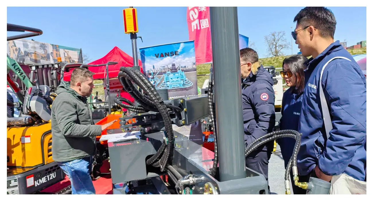 Germany's Bauma Munich Exhibition Ends 4 The WS940C is equipped with a HONDA GX690 engine