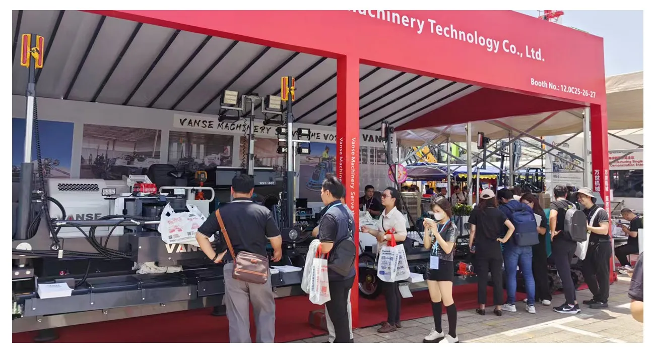 The 137th Canton Fair Is in Full Swing 4 YZ28-4S ride-on concrete laser leveling machine