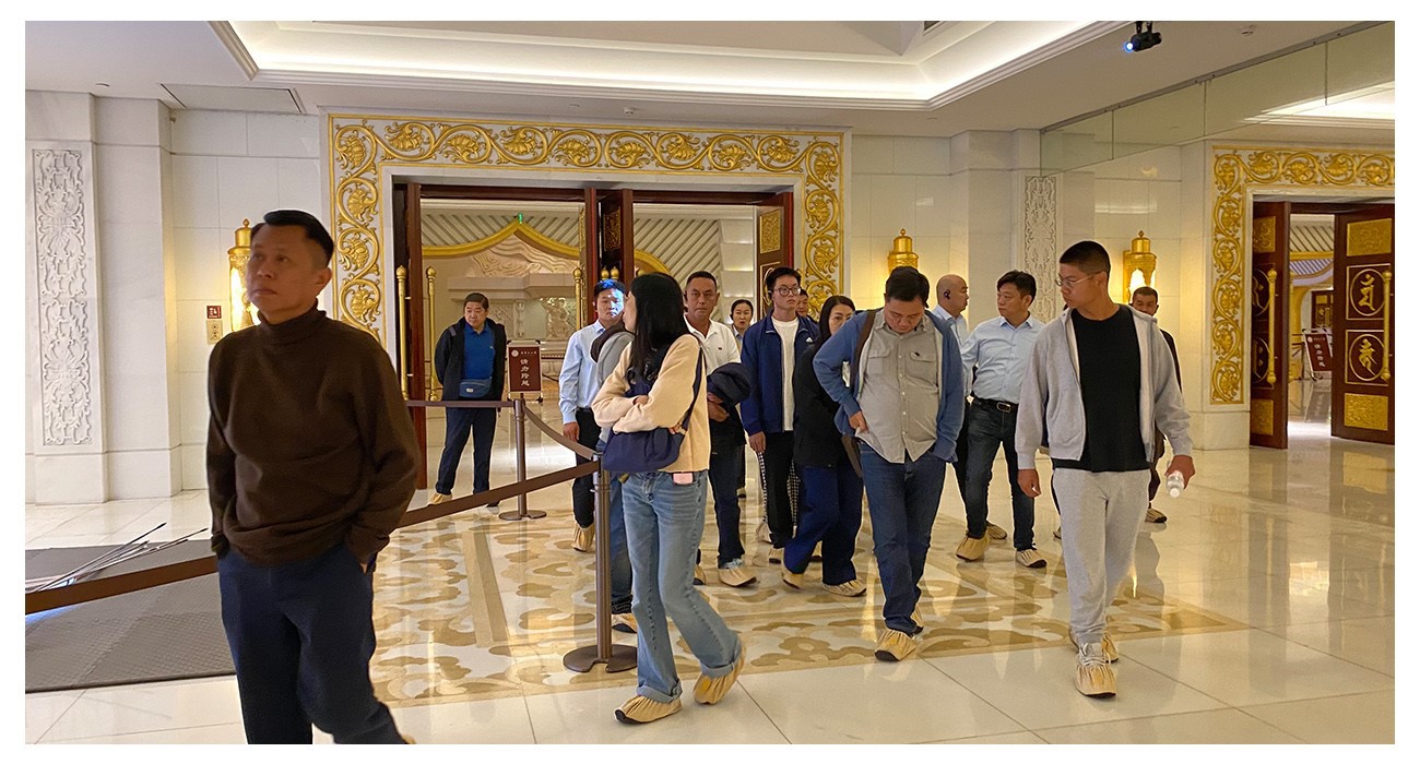 Malaysian Delegation Visited The Xinglong Cultural Park in Yanzhou 3 WS940C Ride-On Concrete Laser Leveling Machine