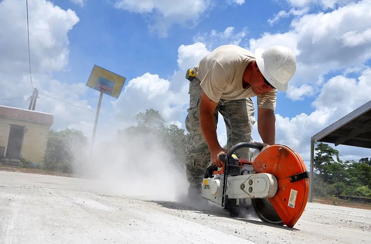 Construction of concrete cutting machine 1 01