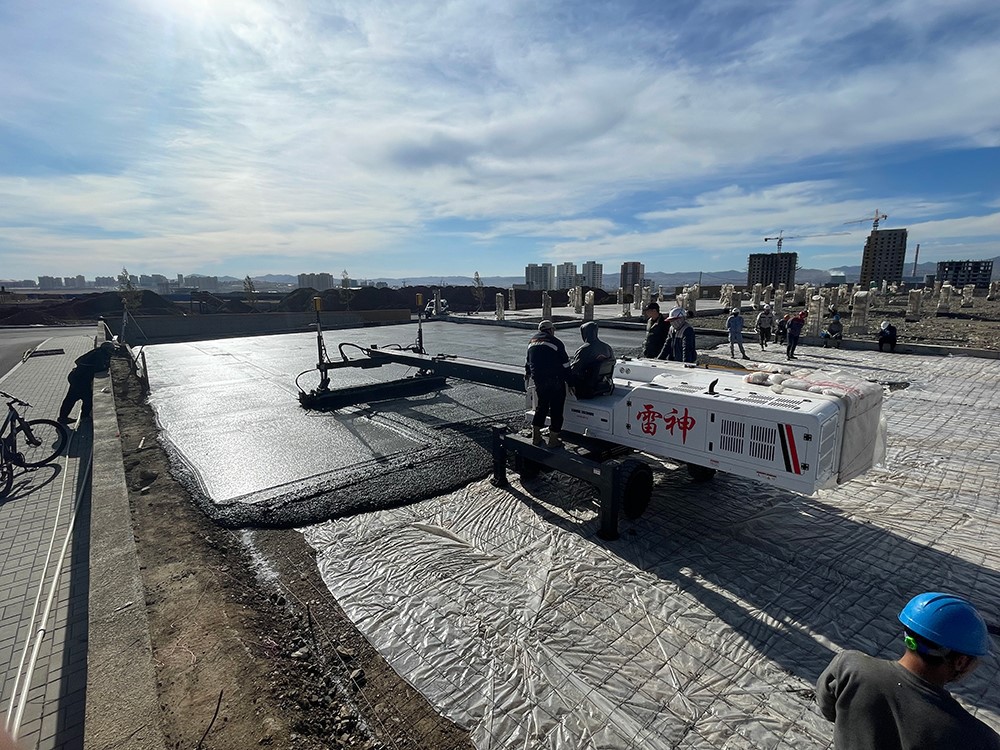 Vanse mechanical laser leveling machine serves overseas construction sites. 2 06