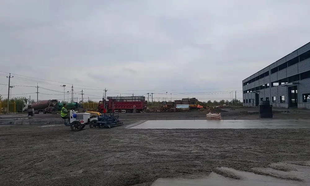The connection and interaction between concrete laser leveling and other construction machinery 2 b