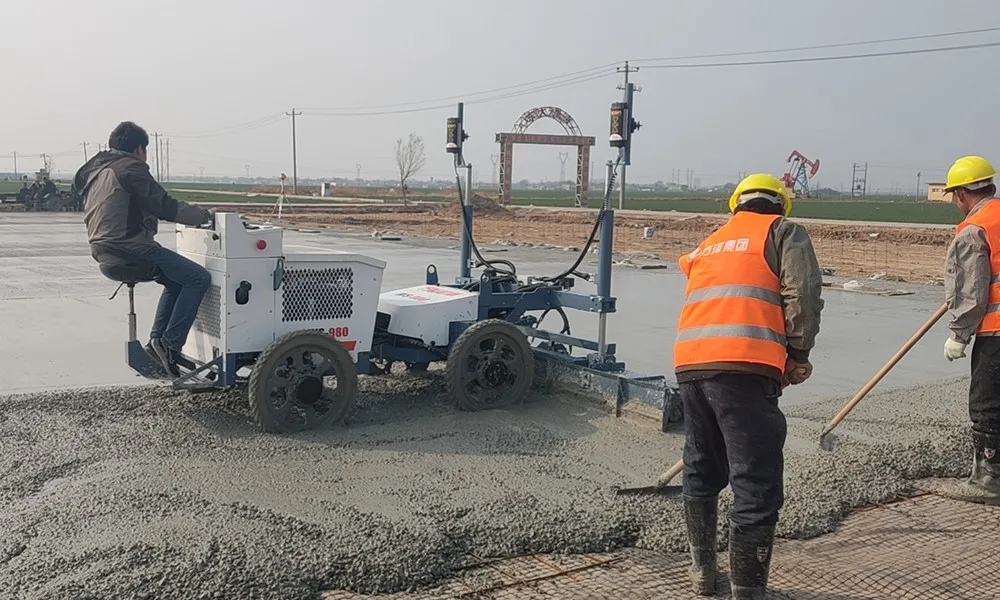 The connection and interaction between concrete laser leveling and other construction machinery 3 c