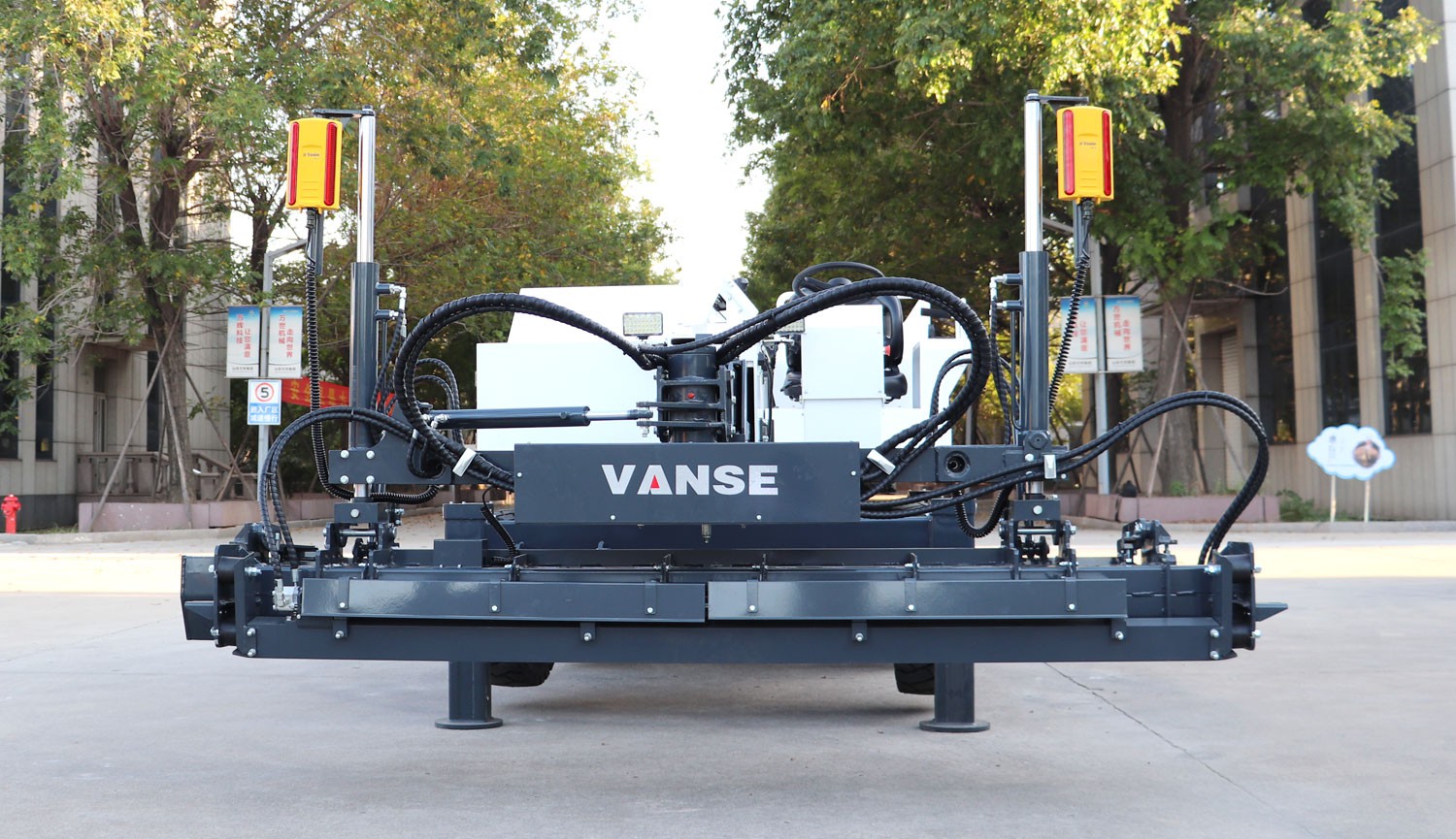 What are the precautions for daily maintenance and care of concrete laser leveling machines? 2 VANSE YZ27-4 concrete leveler