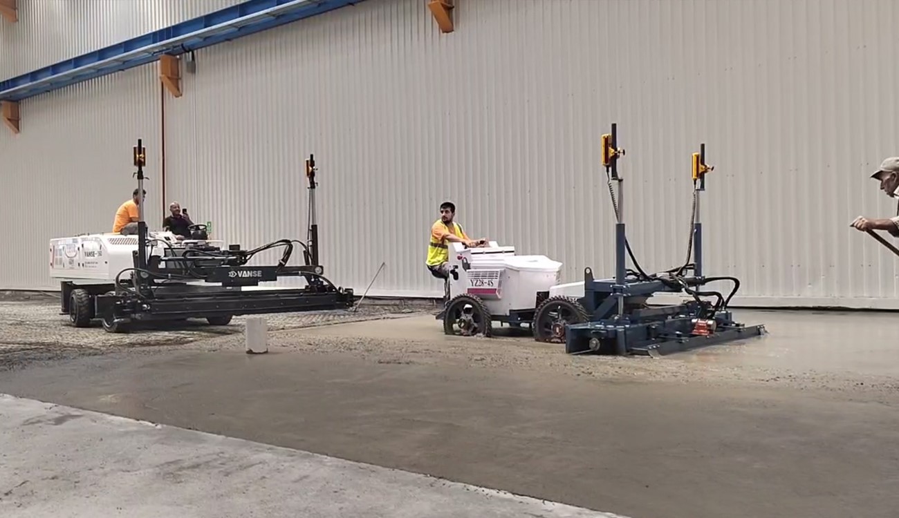 The construction process and requirements of laser leveling concrete wear-resistant floor 2 Concrete paving and laser leveling