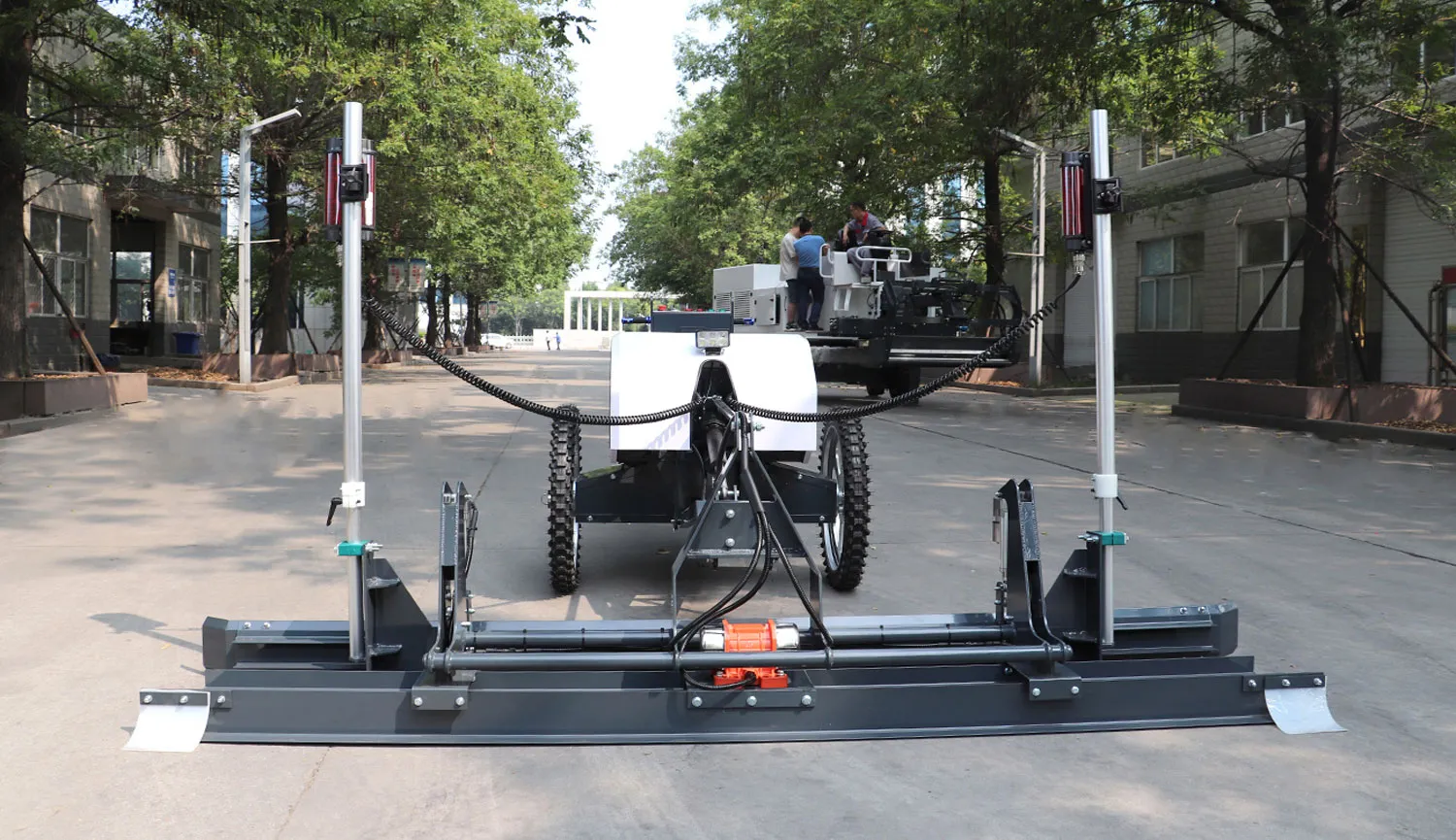 What issues should be paid attention to during the construction of concrete pavement with large slump? 2 concrete laser leveling leveling machine